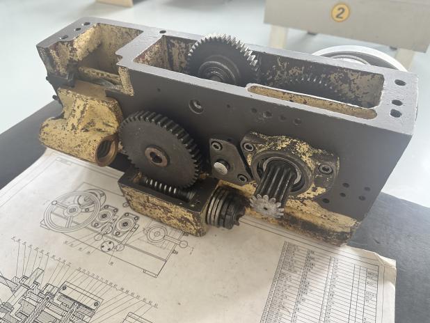 The scientific beauty of the process of disassembl-ing and assembling the slide box