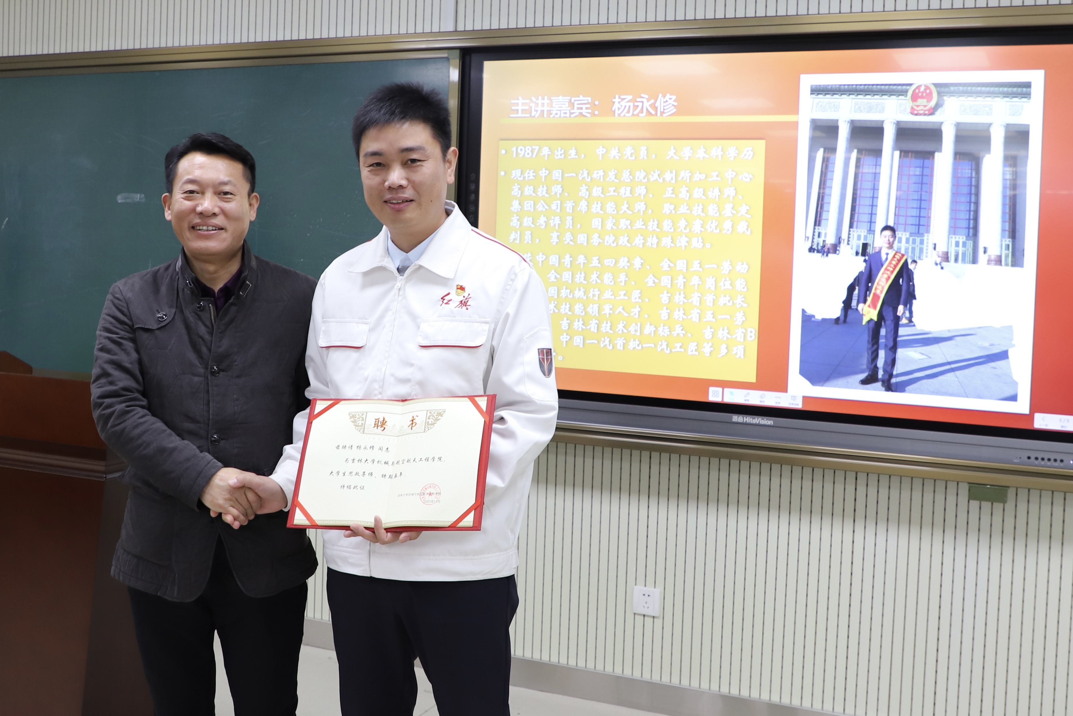 The beauty of labor and dedication in the "Great Nation Craftsmen" program